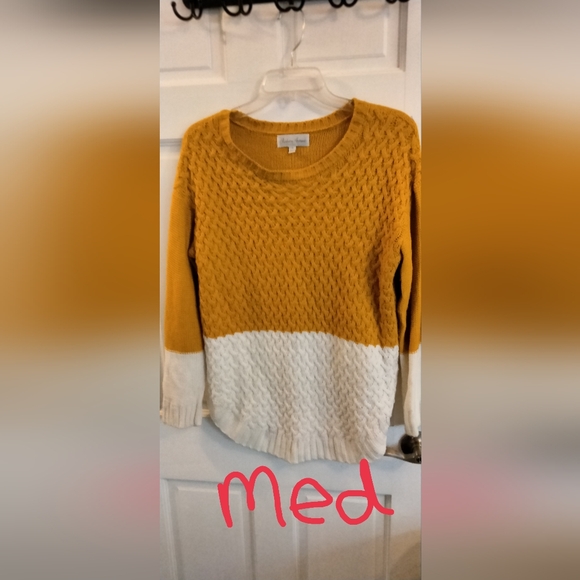 fashion avenue Sweaters - Fashion Avenue Stylish Mustard and White Women's Crew Neck Sweater